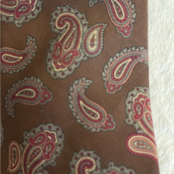 Elegant Paisley Men's Tie in Rich Brown - Picture 2 of 5